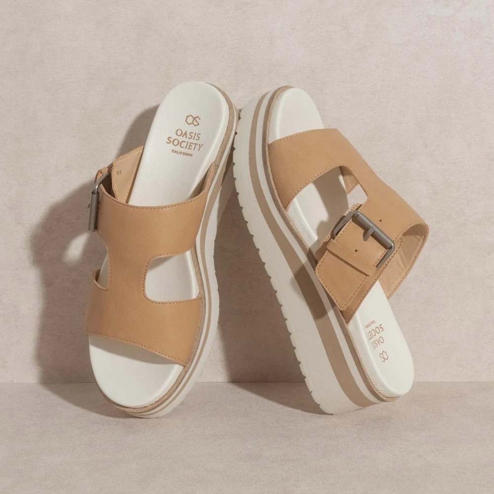 Oasis Society Ellie Platform Sandals